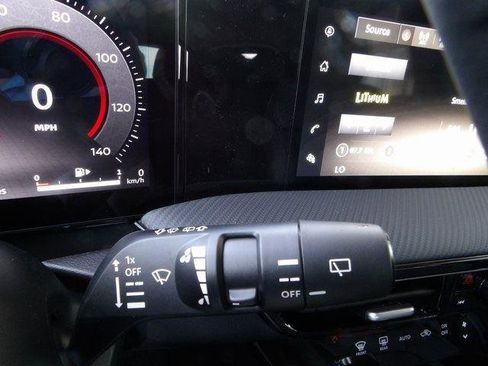 Used 2025 Nissan Kicks SR image 31