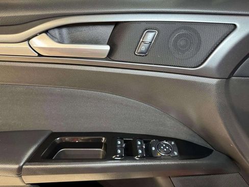 Used 2016 Ford Fusion SE FWD image 8