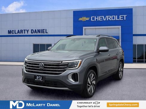 Used 2025 Volkswagen Atlas SE AWD/4WD image 2