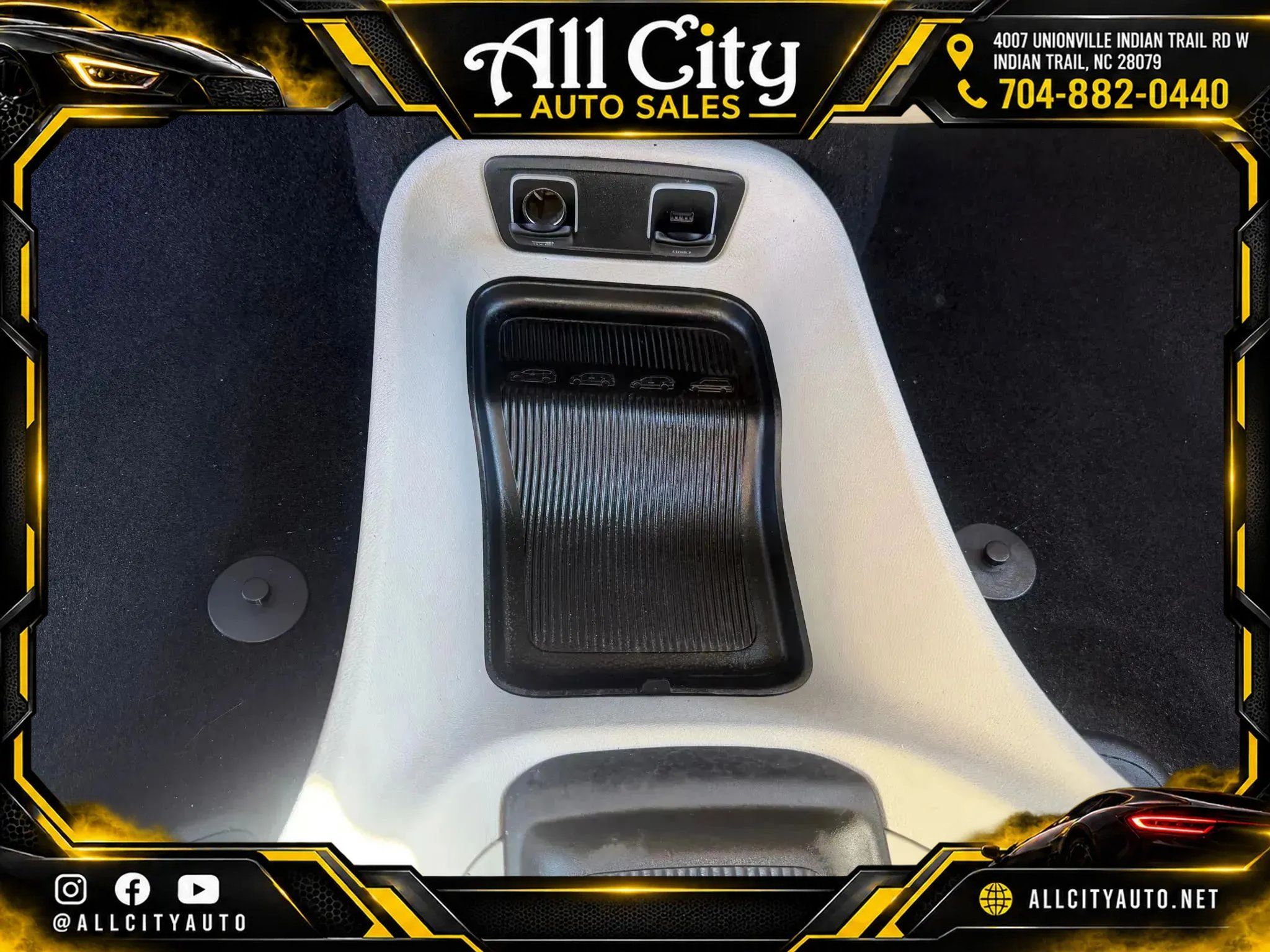 Used 2020 Chrysler Voyager Lxi FWD image 19