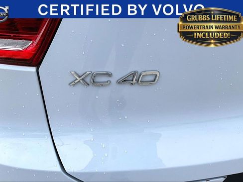 Used 2025 Volvo XC40 B5 Plus AWD/4WD image 40