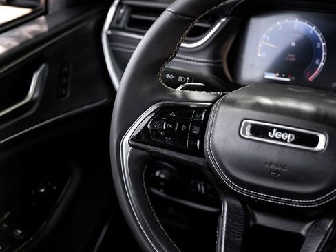 Used 2023 Jeep Grand Cherokee L Overland image 27