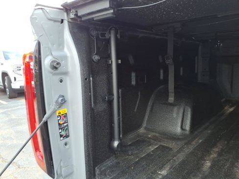 Used 2024 GMC Sierra 1500 AT4 w/ Technology Package AWD/4WD image 6