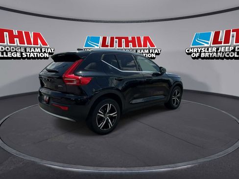 Used 2023 Volvo XC40 B5 Plus AWD/4WD image 8