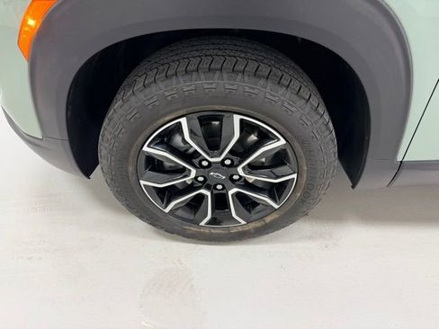 Certified 2025 Chevrolet TrailBlazer ACTIV w/ Driver Confidence Package AWD/4WD image 17