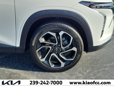 Used 2024 Chevrolet Trax RS w/ Sunroof Package FWD image 7