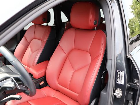 Used 2023 Porsche Macan S AWD/4WD image 5