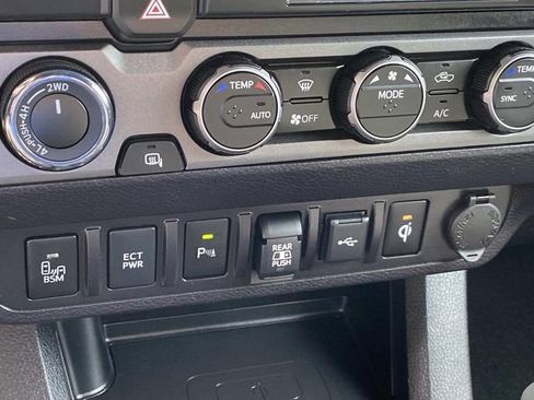 Used 2023 Toyota Tacoma TRD Sport image 9