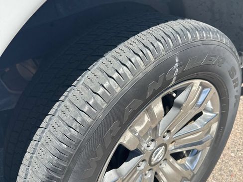 Used 2018 Nissan Titan SV w/ SV Convenience Package AWD/4WD image 10