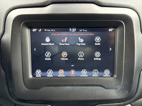 Used 2018 Jeep Renegade Latitude w/ Cold Weather Group AWD/4WD image 9