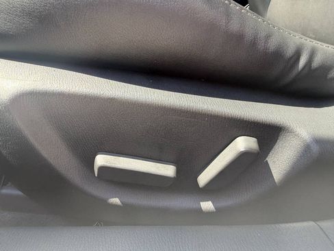 Used 2018 MAZDA MAZDA3 Touring FWD image 18