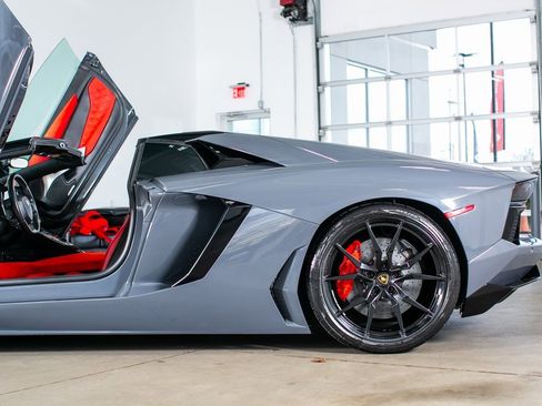 Used 2013 Lamborghini Aventador LP 700-4 image 22