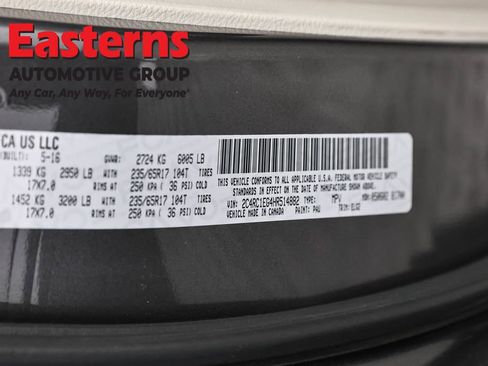 Used 2017 Chrysler Pacifica Touring-L Plus w/ Advanced Safetytec Group FWD image 36