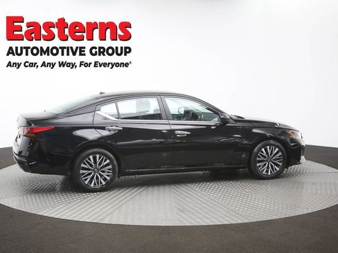 Used 2025 Nissan Altima 2.5 SV FWD image 43