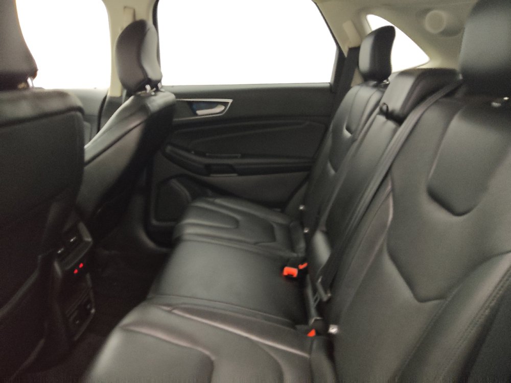 Used 2019 Ford Edge Titanium w/ Equipment Group 301A AWD/4WD image 18
