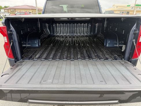 Used 2022 Chevrolet Silverado 1500 LT AWD/4WD image 9