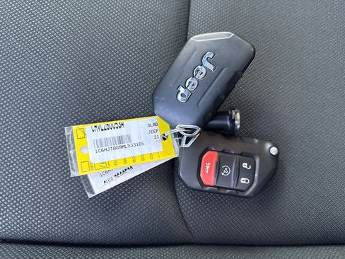 Used 2021 Jeep Gladiator Sport image 30