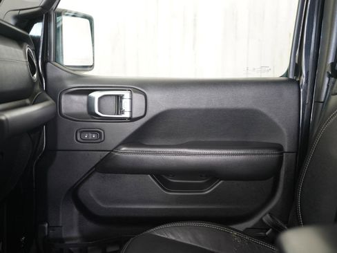 Used 2018 Jeep Wrangler Unlimited Sahara AWD/4WD image 33