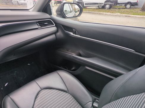 Used 2023 Toyota Camry SE image 18