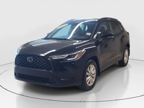 Used 2023 Toyota Corolla Cross LE FWD image 3
