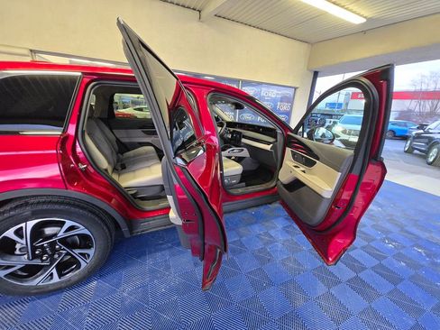 Used 2024 Lincoln Nautilus Premier w/ Equipment Group 102A image 31