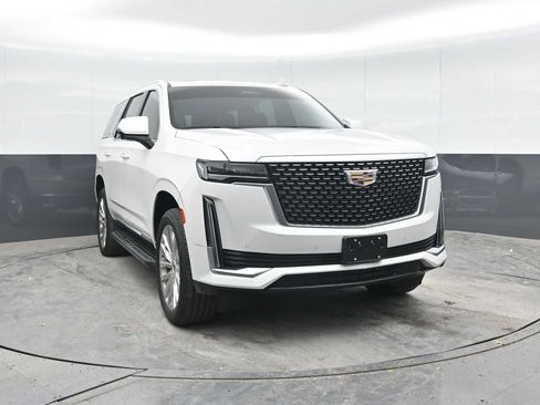 Used 2024 Cadillac Escalade Premium Luxury AWD/4WD image 6