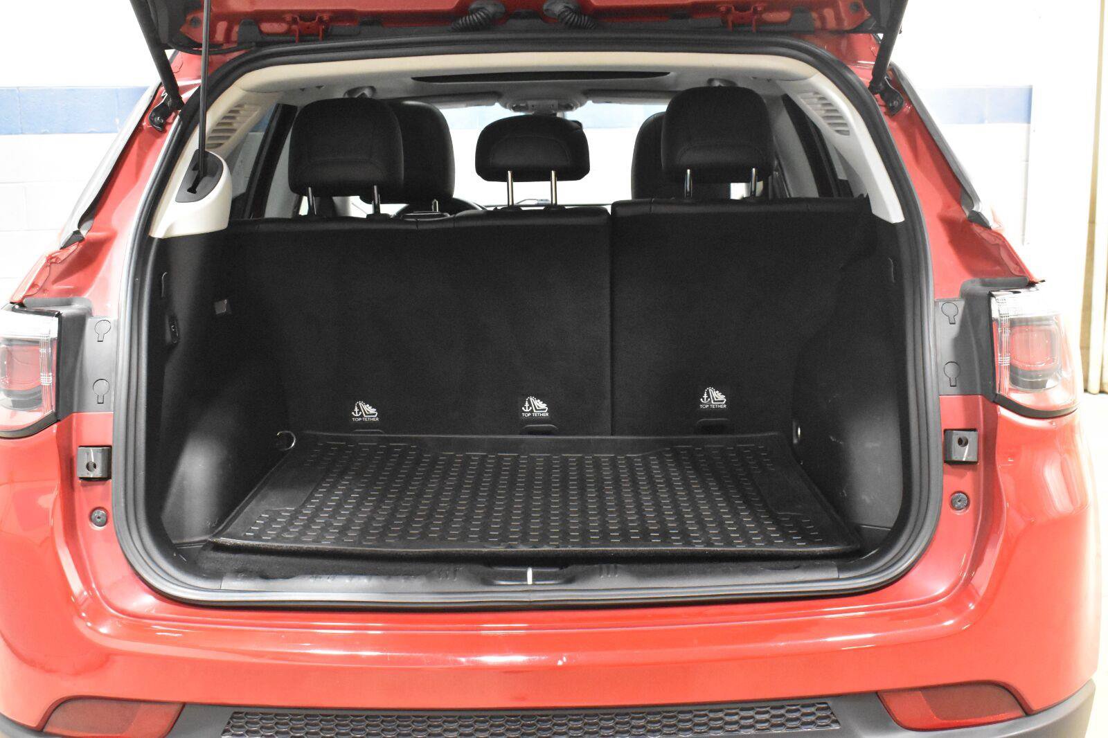 Used 2017 Jeep Compass Trailhawk w/ Leather Interior Group AWD/4WD image 26