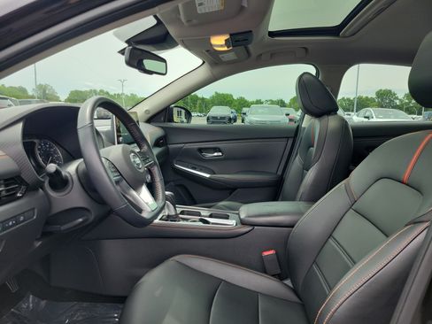 Certified 2021 Nissan Sentra SR w/ SR Premium Package FWD image 15