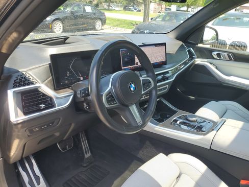 Used 2024 BMW X5 xDrive40i w/ M Sport Package AWD/4WD image 10