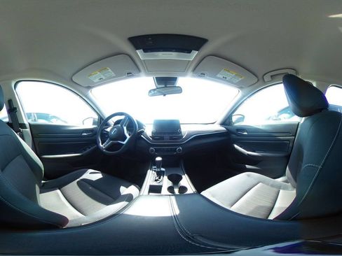 Used 2025 Nissan Altima 2.5 SV FWD image 37