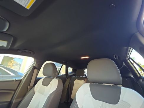 Used 2025 Chevrolet Trax RS FWD image 18
