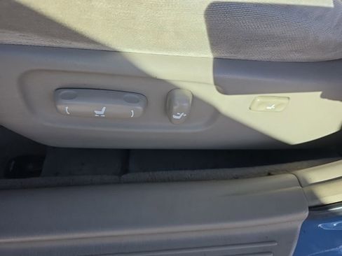 Used 2004 Toyota Camry LE image 19