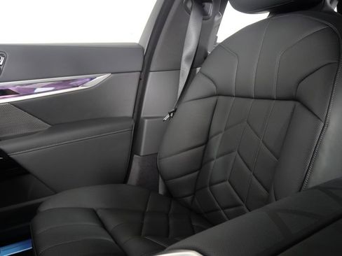 Used 2025 BMW i7 eDrive50 image 24