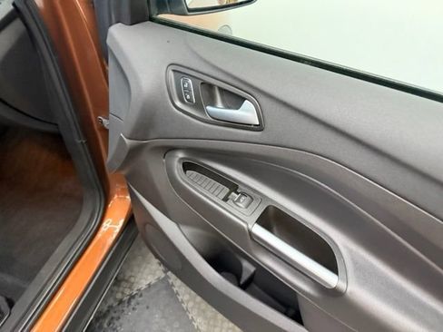 Used 2017 Ford Escape SE w/ Equipment Group 201A AWD/4WD image 35
