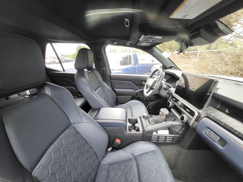 Used 2025 Toyota 4Runner 4WD image 8