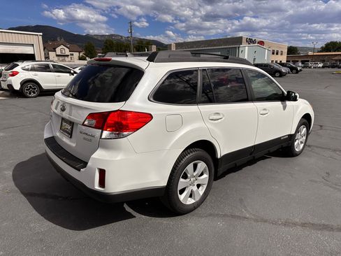 Used 2012 Subaru Outback 2.5i Premium AWD/4WD image 3