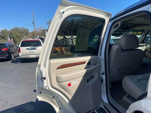 Used 2002 Cadillac Escalade Luxury image 11