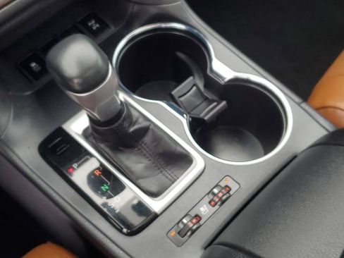 Used 2019 Toyota Highlander Limited AWD/4WD image 17
