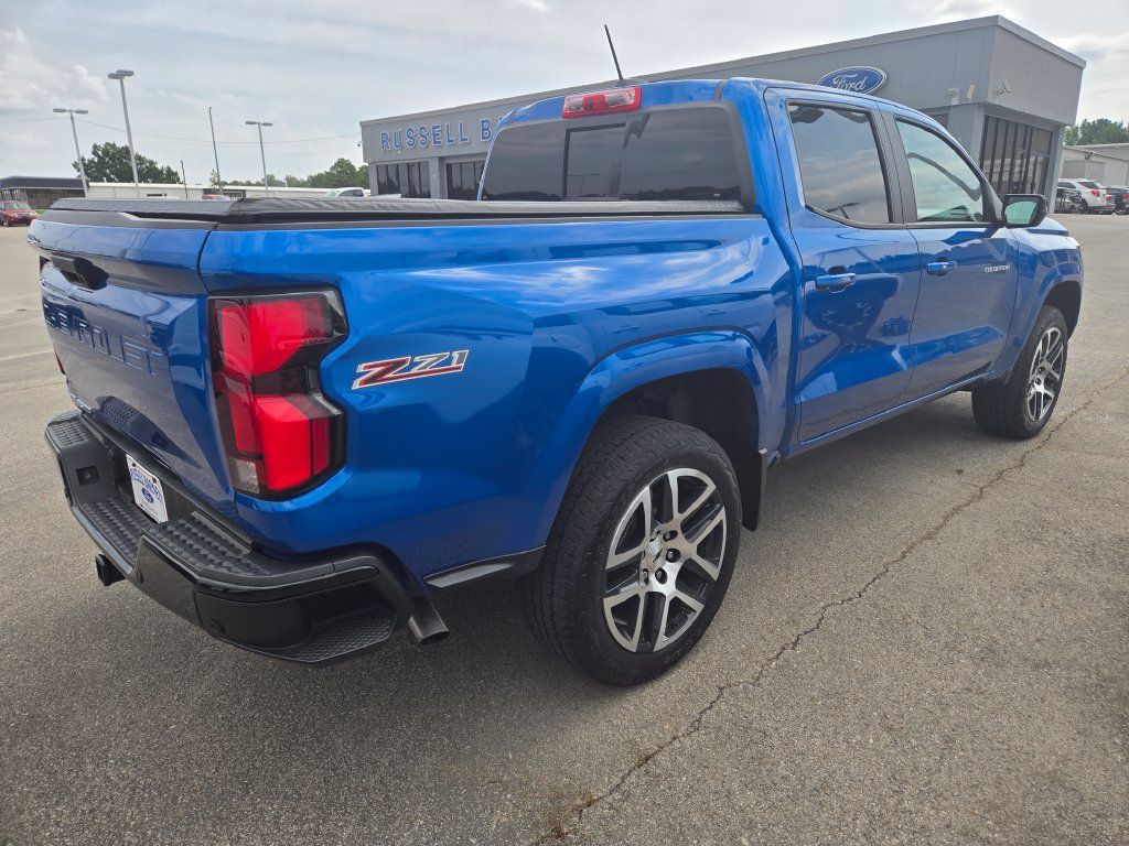 Used 2023 Chevrolet Colorado Z71 w/ Z71 Convenience Package 2 AWD/4WD image 4