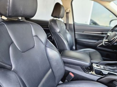 Used 2025 Kia Telluride S FWD image 14