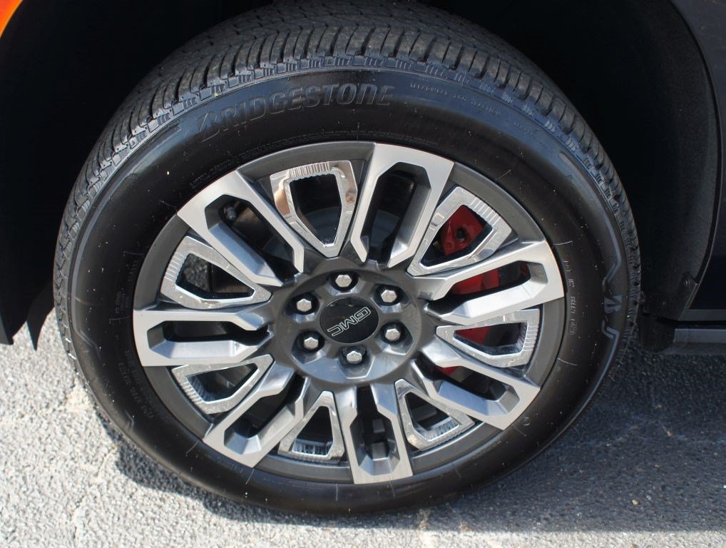 Used 2024 GMC Yukon Denali Ultimate AWD/4WD image 28
