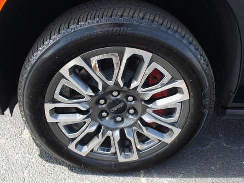 Used 2024 GMC Yukon Denali Ultimate AWD/4WD image 28