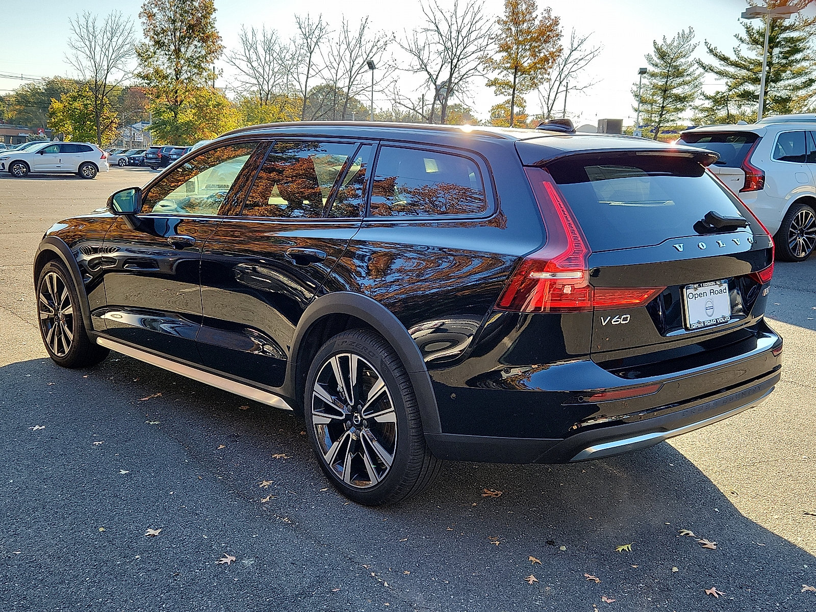 Used 2025 Volvo V60 B5 Cross Country Ultra AWD/4WD image 4