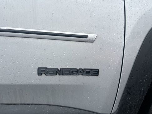 Used 2018 Jeep Renegade Altitude image 13