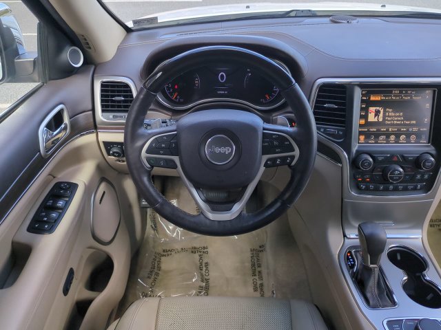 Used 2017 Jeep Grand Cherokee Overland w/ Jeep Active Safety Group AWD/4WD image 16