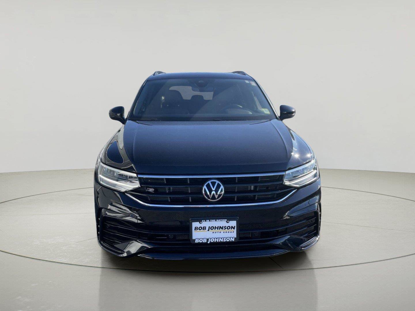 Used 2024 Volkswagen Tiguan SE R-Line AWD/4WD image 2