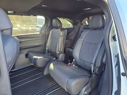Certified 2025 Toyota Sienna Limited image 20