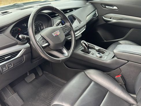Used 2022 Cadillac XT4 Premium Luxury w/ Safety Alert Package image 12