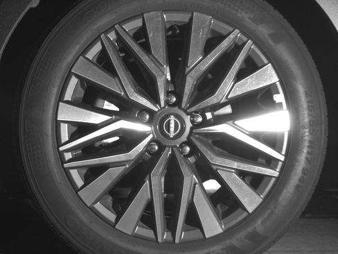 Used 2025 Nissan Altima 2.5 SV FWD image 12