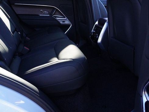 Used 2025 Land Rover Range Rover SE image 30